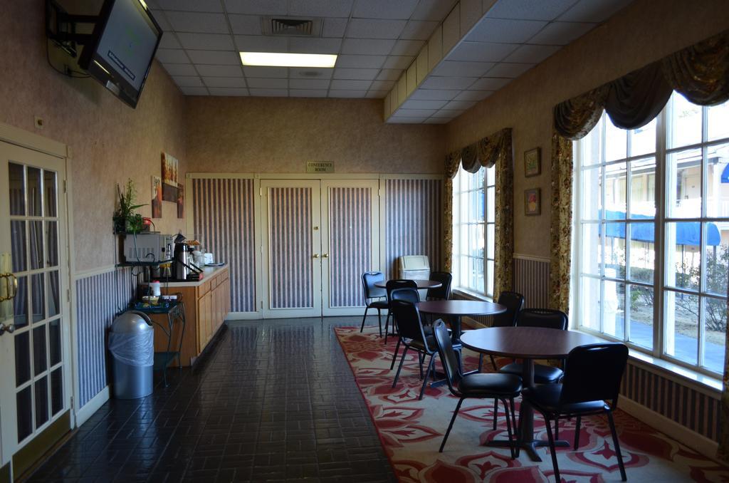 הומווד Travel Inn מראה חיצוני תמונה