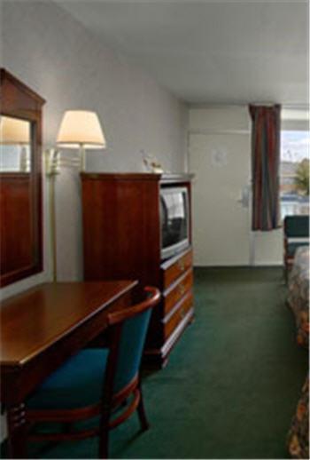 הומווד Travel Inn חדר תמונה
