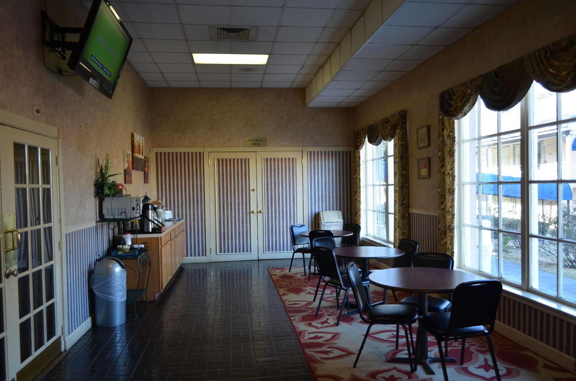 הומווד Travel Inn מראה חיצוני תמונה